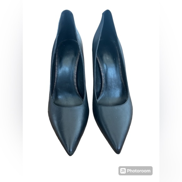 Michael Kors Black Pumps⚜️ - Picture 3 of 4